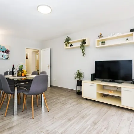 Oasis Apartment